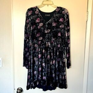 Women’s black floral velvet babydoll dress